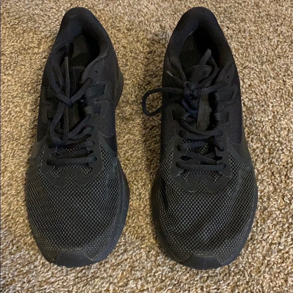 Black Nike downshifters